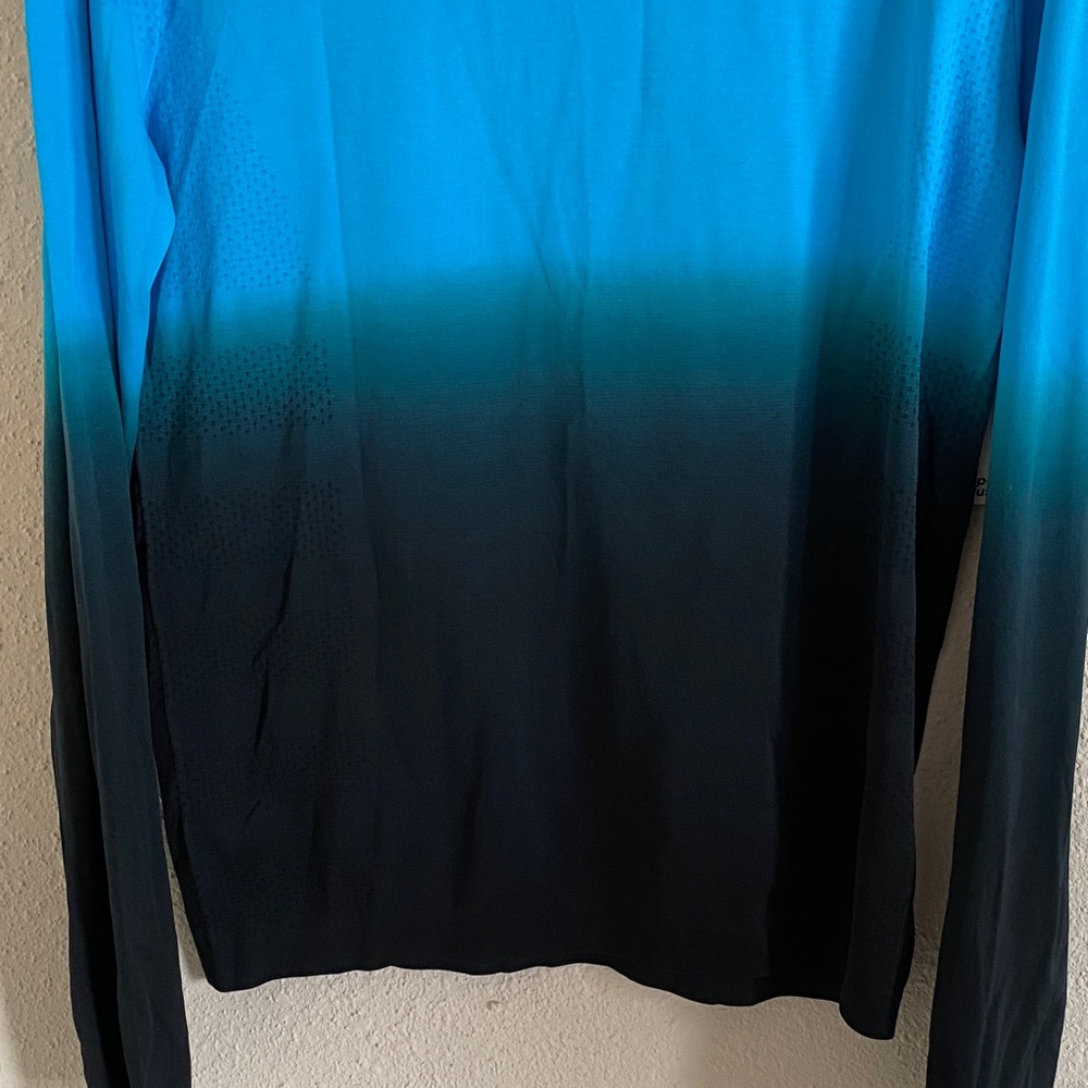 Sports Illustrated Swim Blue and Black Gradient Long Sleeve Tee - Picture 6 of 9